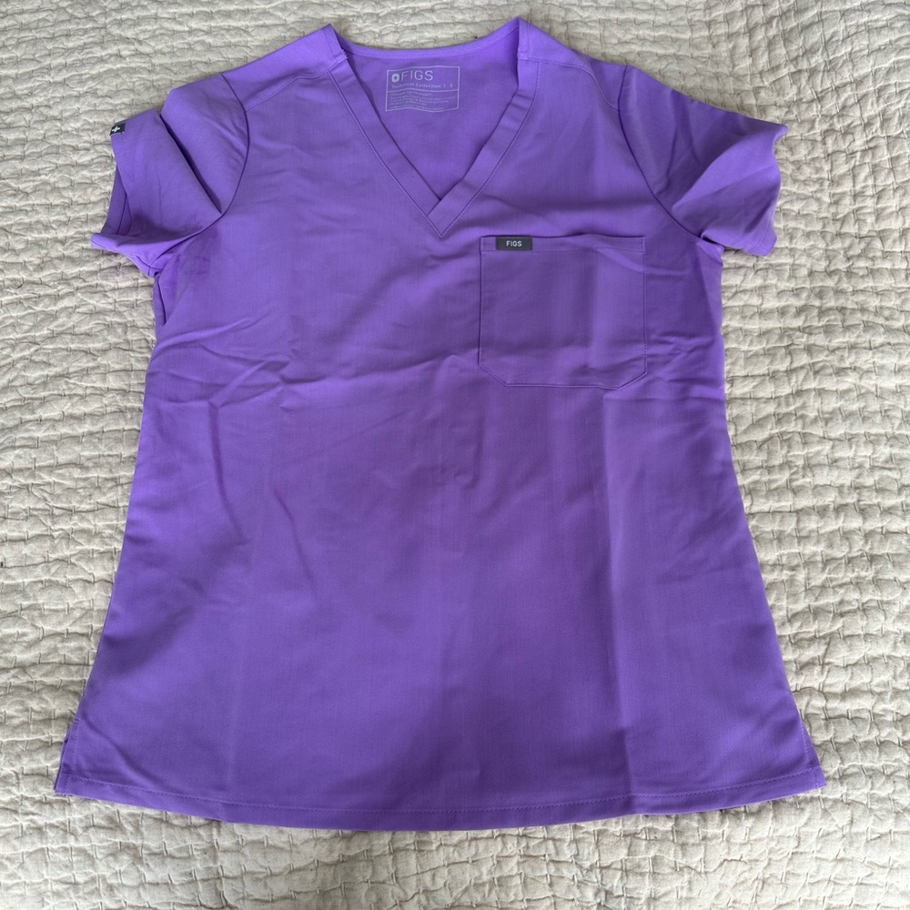 Figs scrub top